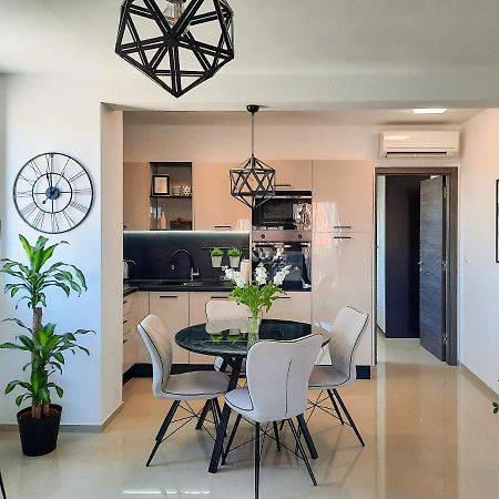 Enjoy Pula - New Apt With Terrace And Free Parking Garage Ngoại thất bức ảnh