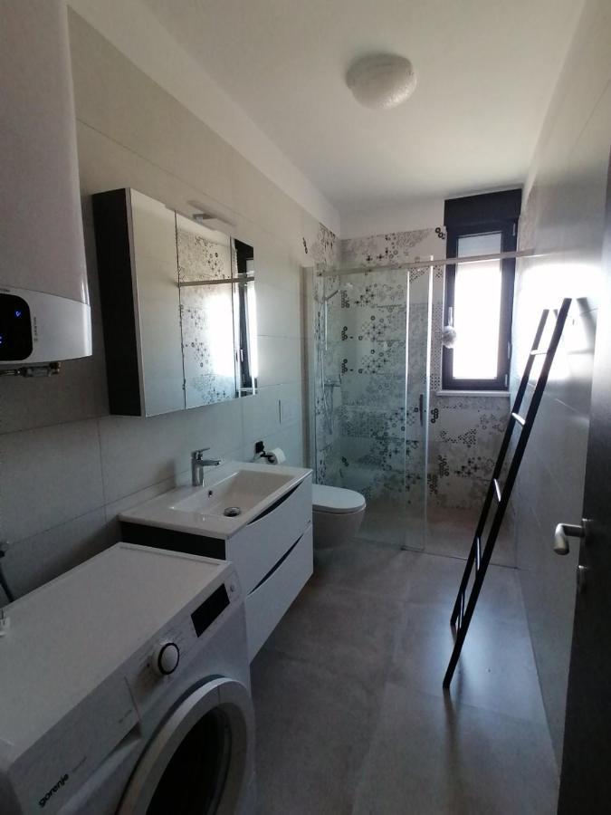 Enjoy Pula - New Apt With Terrace And Free Parking Garage Ngoại thất bức ảnh