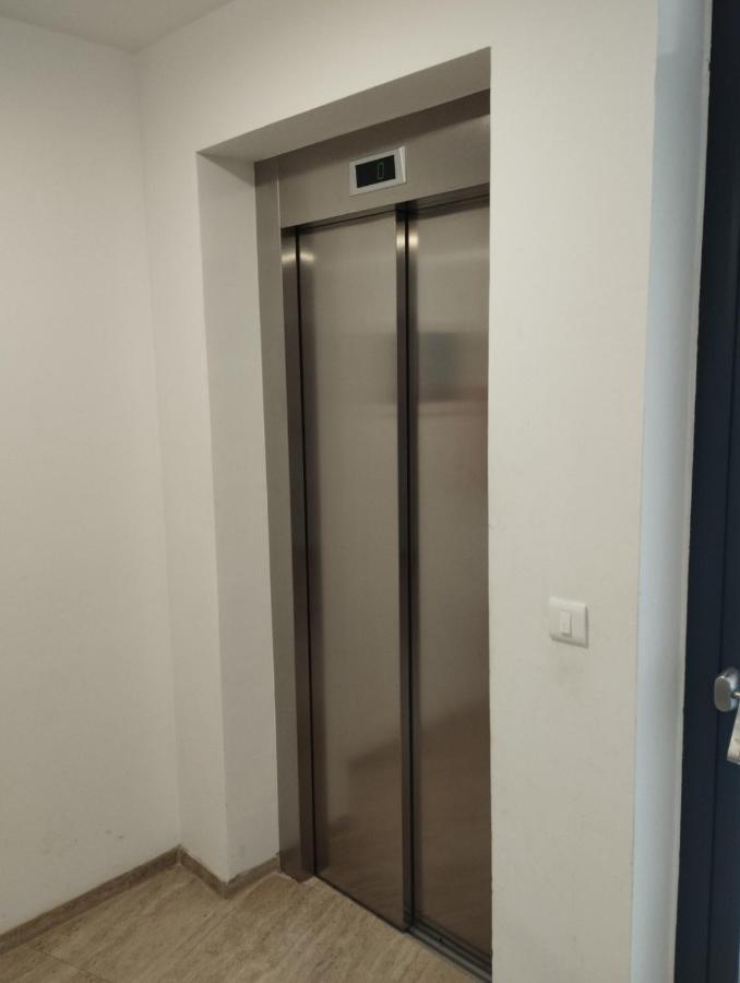 Enjoy Pula - New Apt With Terrace And Free Parking Garage Ngoại thất bức ảnh
