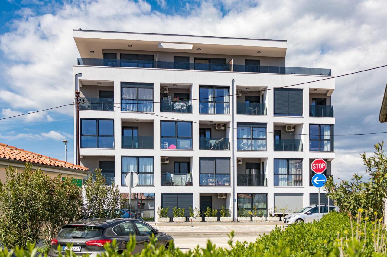 Enjoy Pula - New Apt With Terrace And Free Parking Garage Ngoại thất bức ảnh