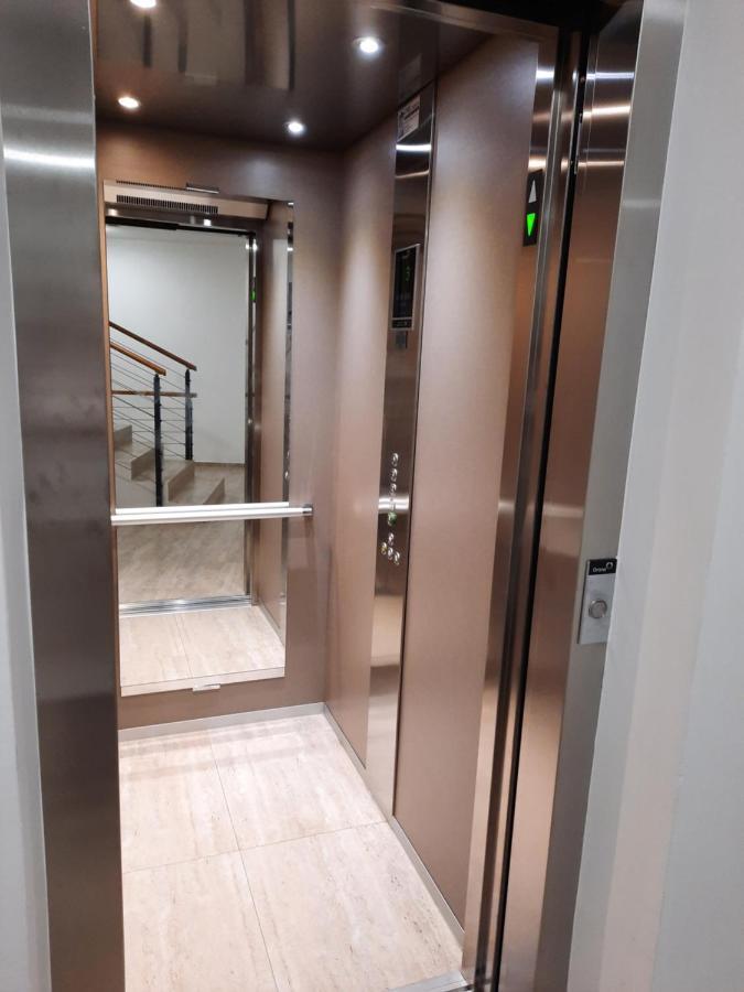 Enjoy Pula - New Apt With Terrace And Free Parking Garage Ngoại thất bức ảnh