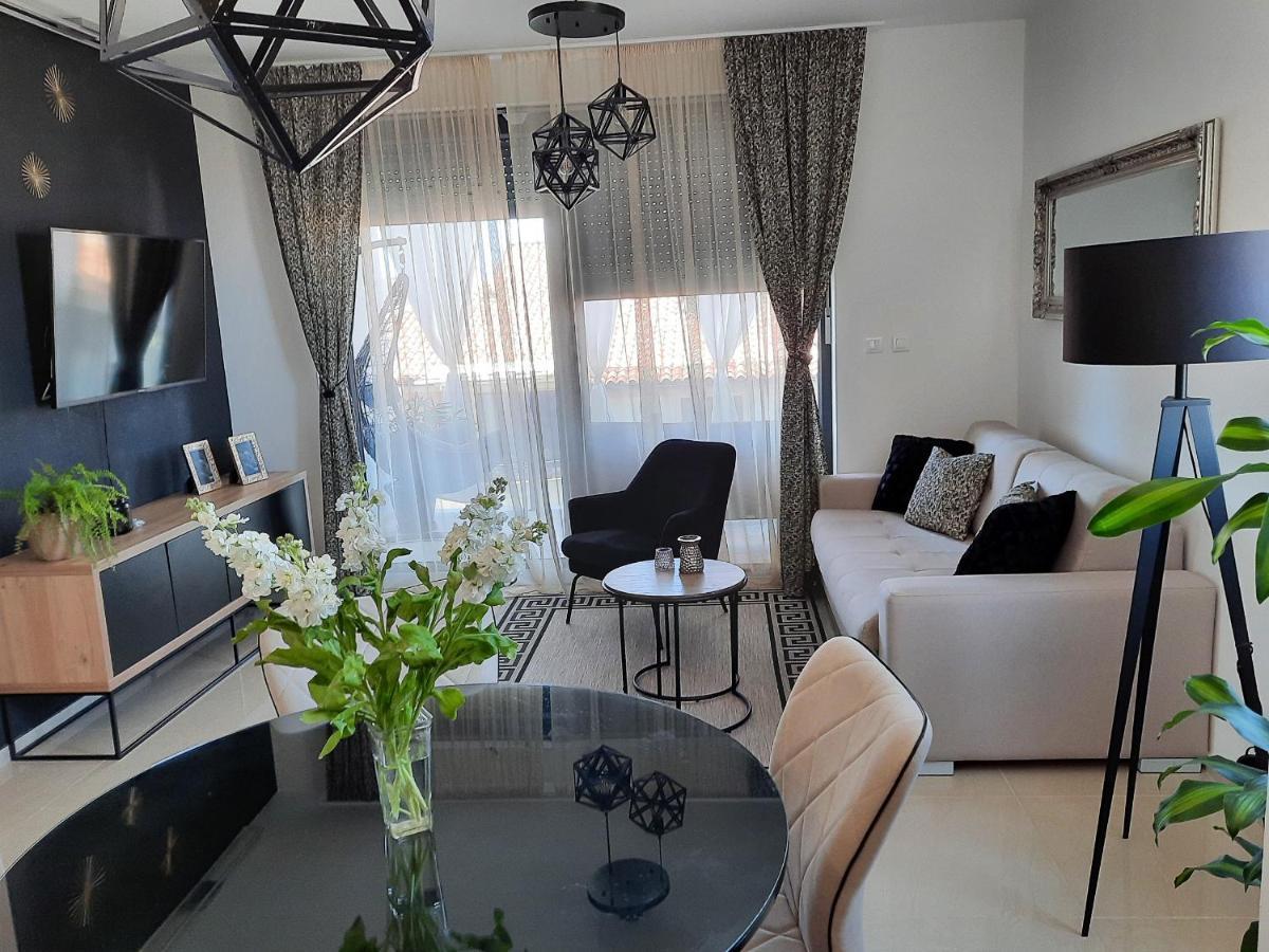 Enjoy Pula - New Apt With Terrace And Free Parking Garage Ngoại thất bức ảnh