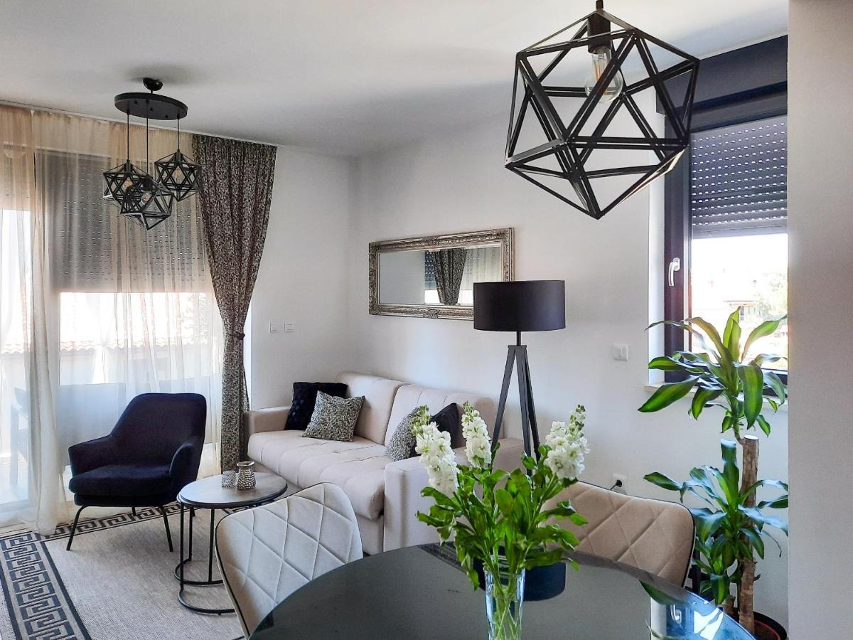 Enjoy Pula - New Apt With Terrace And Free Parking Garage Ngoại thất bức ảnh